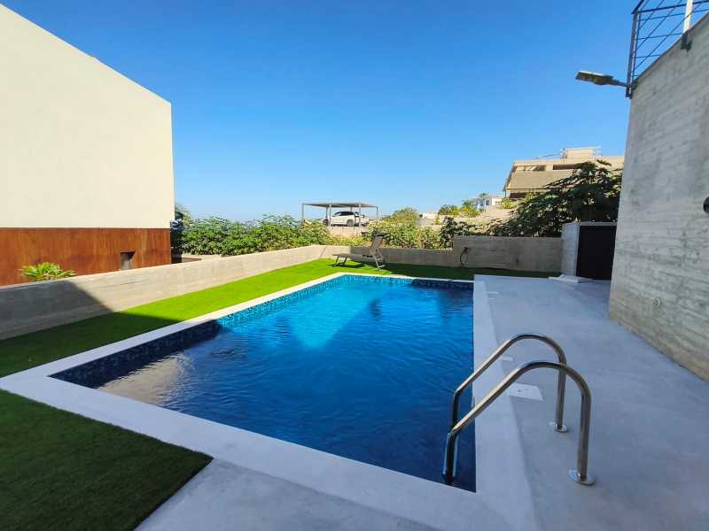 Modern luxury villa in Chloraka