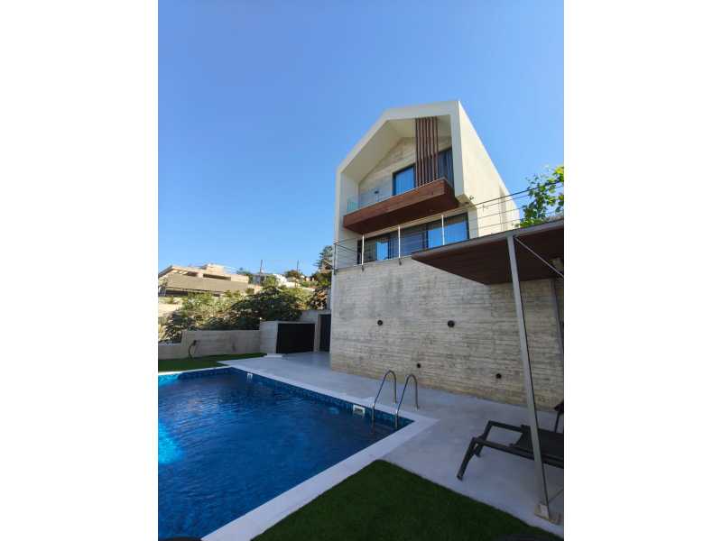 Modern luxury villa in Chloraka