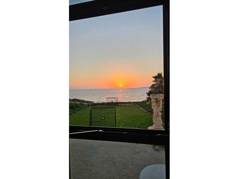Luxury sea front villa for long term rent