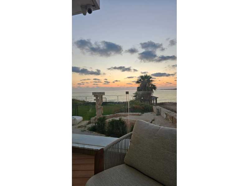 Luxury sea front villa for long term rent