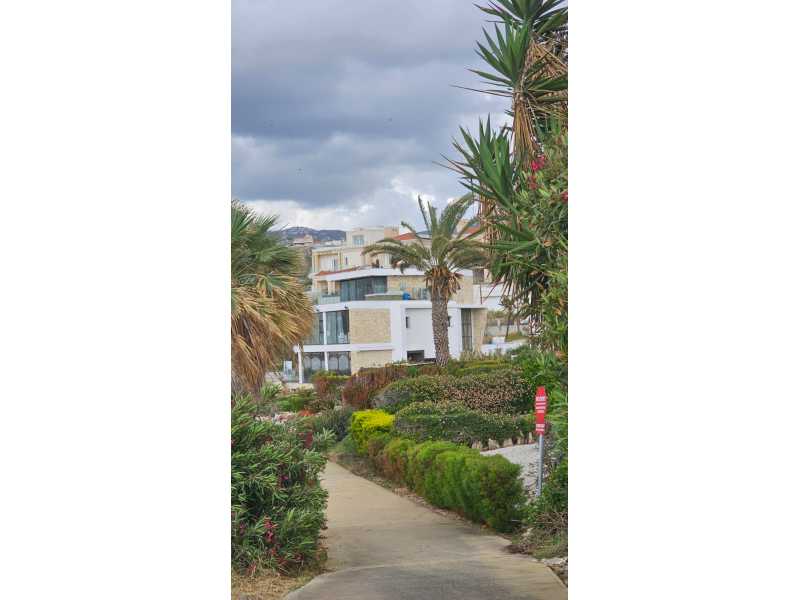 Luxury sea front villa for long term rent
