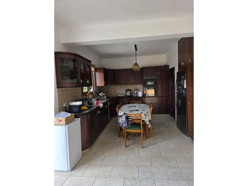 4 bedroom house in Peyia