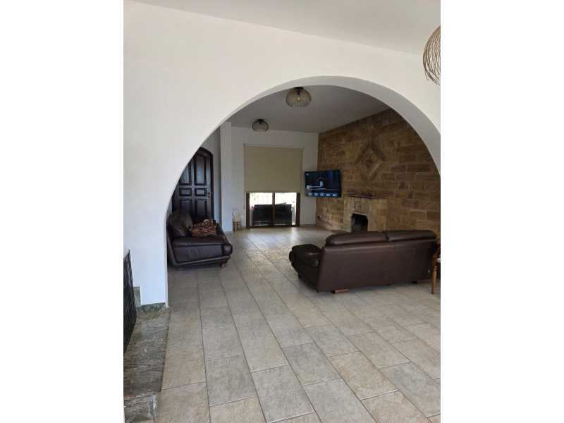 4 bedroom house in Peyia