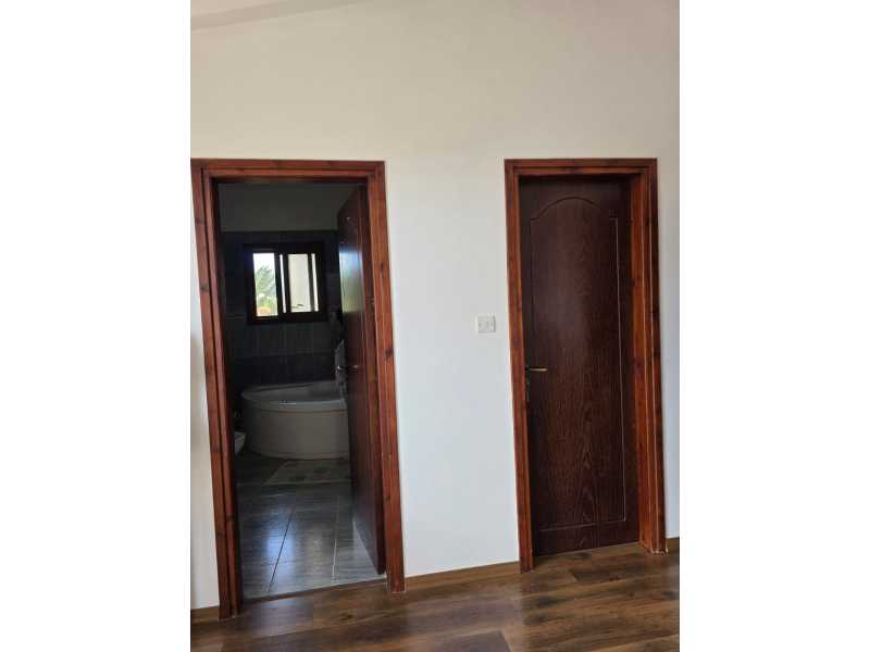 4 bedroom house in Peyia