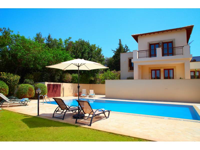 4 bedroom detached luxury villa for rent in Aphrodite hills