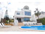 Sea front villa for long term rent