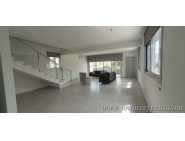 Unfurnished house for long term rent 