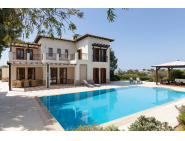 5 bedroom villa for long term rent