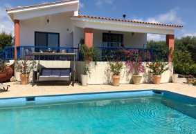 3 bedroom plus an office / maid villa long term rent in Coral Bay