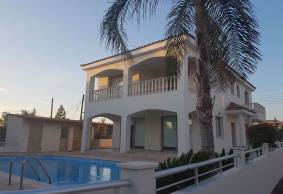 spacious 4 bedroom detached house for rent in Anarita