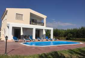 3 bedroom detached villa for long term rent close to amenities