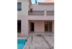 Unfurnished house in Upper Peyia for long term rent