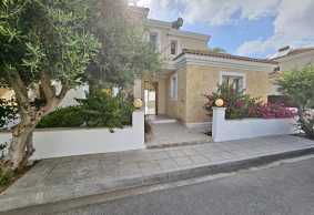 4 bedroom villa for long term rent