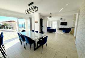 A 4 bedroom villa for long term in Peyia