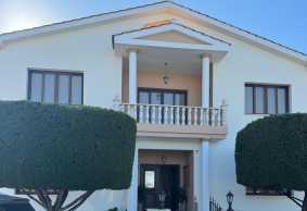 Spacious villa for sale in Emba 