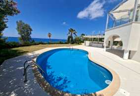 Sea front villa for long term rent
