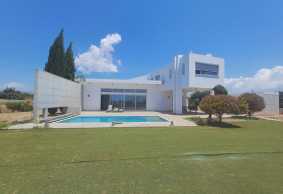 Modern villa for long term rent in Anarita