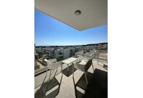 Brand new modern top floor apartment in Universal