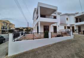 Semi detached house for long term rent