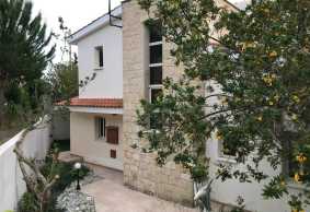 Unfurnished detached villa for long term rent