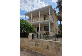 4 bedroom house in Peyia