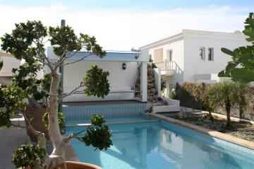 Modern Furnished 4 bed villa with pool 