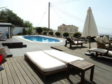 4 bed villa in Tremithousa