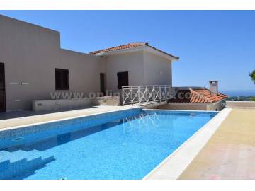 Luxurious 5 bedroom villa in Geroskipou area 