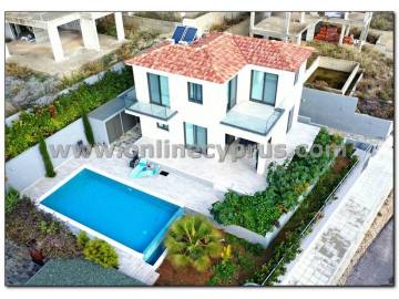 3 bed Modern villa with sea view 