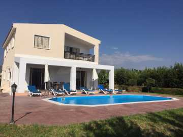 3 bedroom detached villa for long term rent close to amenities