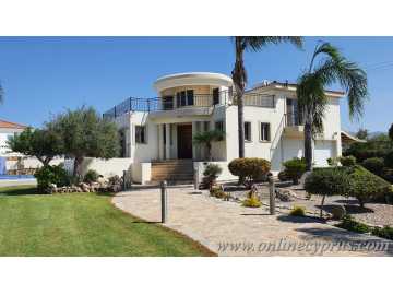 Villa for long term in Chloraka 