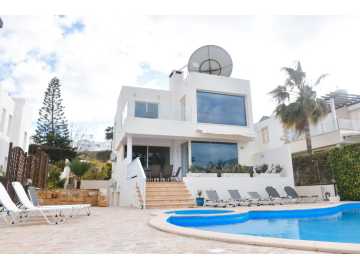 Sea front villa for long term rent