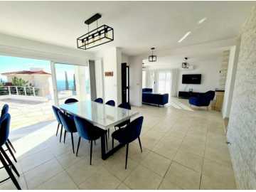 A 4 bedroom villa for long term in Peyia