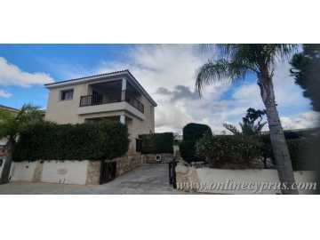 Detached 2 bedroom house for rent