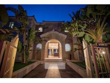 Luxury villa for sale in Universal 