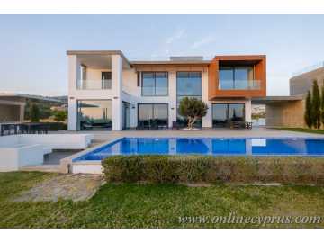 Modern villa for long term rent