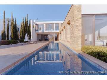 Luxury villa for long term rent 