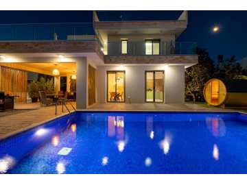 Luxury villa for long term rent