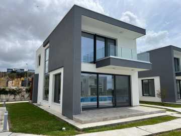 Modern villa for long term rent in Chloraka