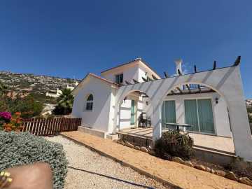 Unfurnished house for rent in Peyia