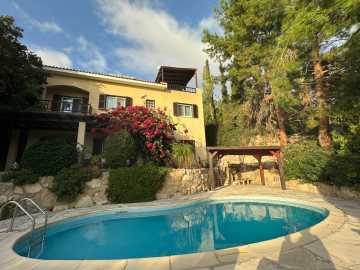 Detached villa in Kamares