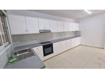 Unfurnished 2 bed apartment in Petridia