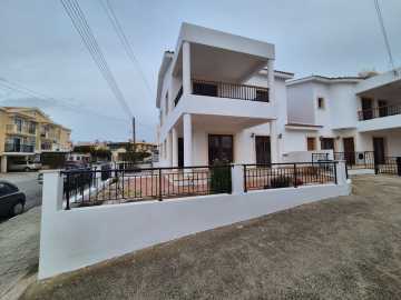 Semi detached house for long term rent