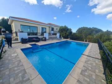 Furnished villa in Droushia