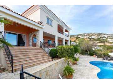 Spacious villa for long term rent