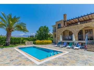 3 bedrooms villa for long term rent