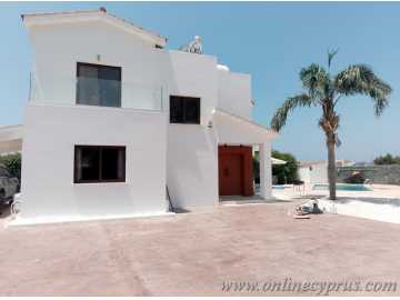 Spacious 4 bedroom villa for long term rent in Lower Peyia