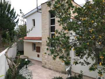 Unfurnished detached villa for long term rent