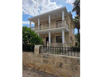4 bedroom house in Peyia