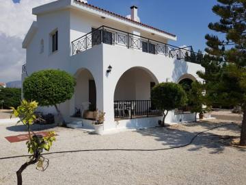 3 bed furnished in Coral bay